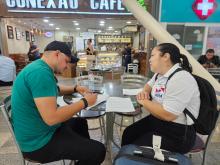 Procon Pará entrega questionário a passageiras